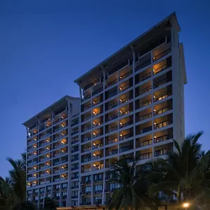 Отель Ramada Plaza By Wyndham Bay